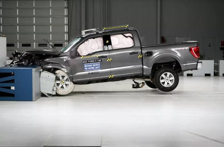 IIHS rates Full-Size Pickups Lacking in Rear-Seat Safety