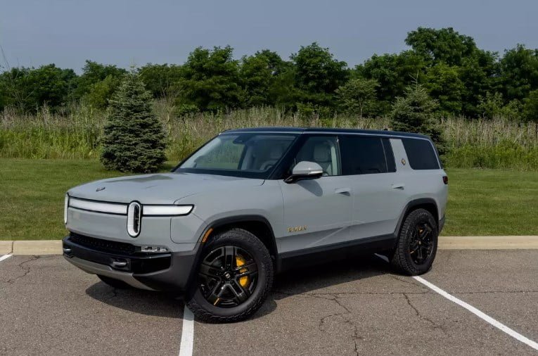 Rivian Expands Leasing Program to R1S SUV