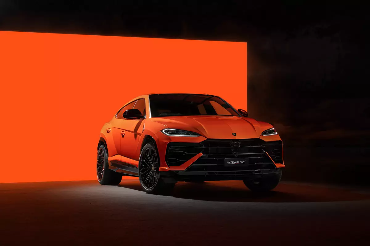 2025 Lamborghini Urus SE