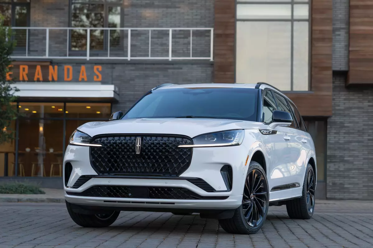 2025 Lincoln Aviator: $59,890 Base Price