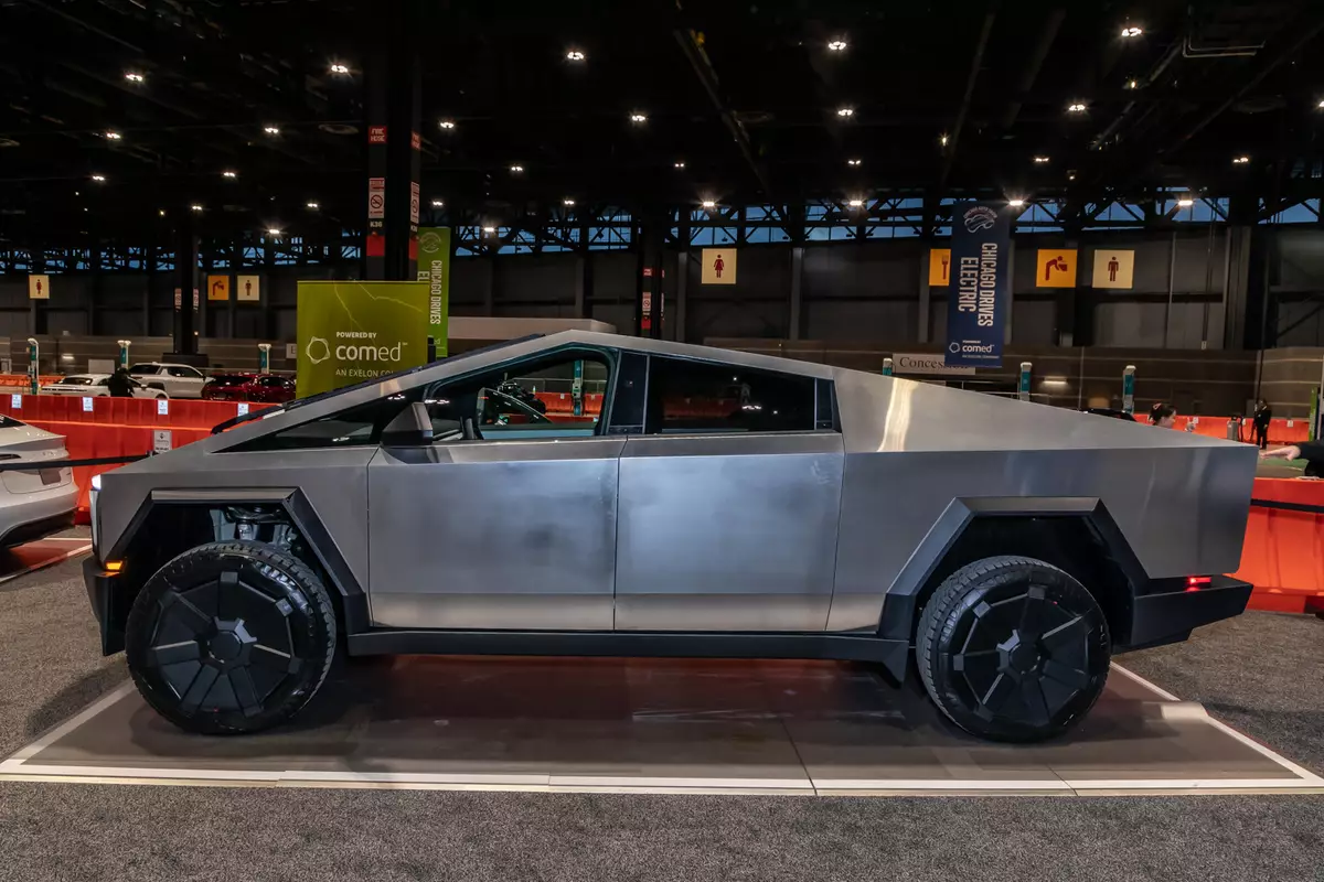 Tesla again Recalls 11,000-Plus Cybertrucks for Trunk Bed, Windshield Wiper