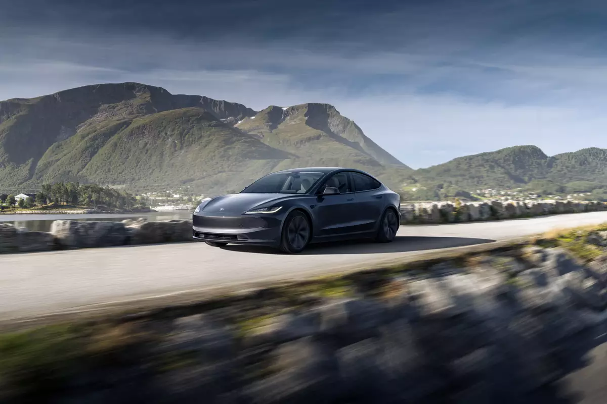 Tesla Relaunches Model 3: the Long Range Rear-Wheel Drive variant