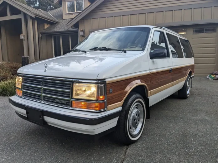 1990 Dodge Grand Caravan: A Nostalgic Journey Back in Time
