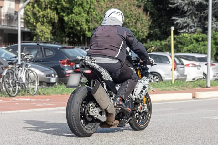 Sneak Peek: 2025 Aprilia Tuono V4 Super-Naked with Winged Wonders