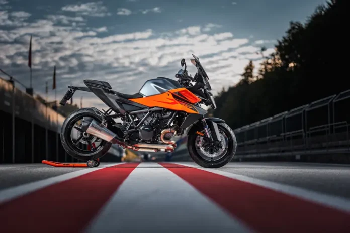 2025 KTM 1390 Super Duke GT: A Sporty Upgrade