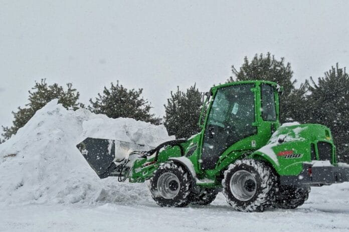 Essential Tips for Safely Removing Snow and Ice from Your Car