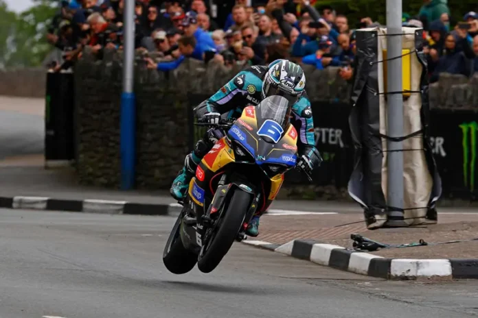 Michael Dunlop Dominates Supersport Class at Isle of Man TT