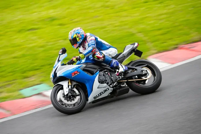 Celebrating 40 Years of Suzuki’s Iconic GSX-R and RG500 Families at Cadwell Park