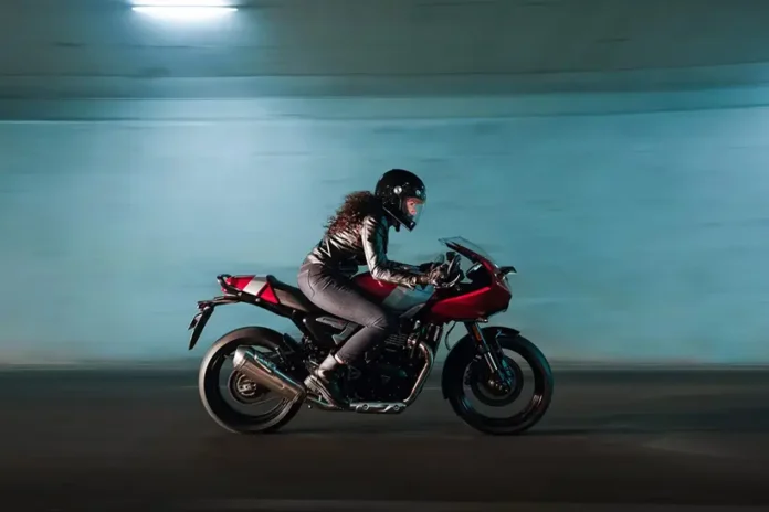 Rev Up Your Engines: Triumph Launches the Thruxton 400 Café Racer in India