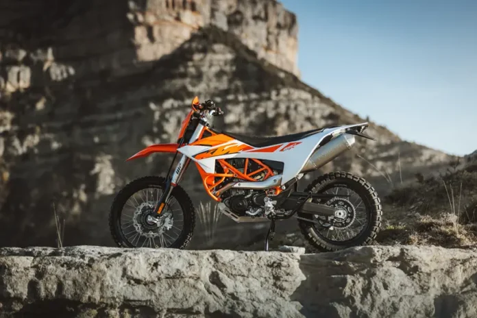 KTM’s 690 SMC R and Enduro R: Monstrous Singles Ready to Take Over the UK!